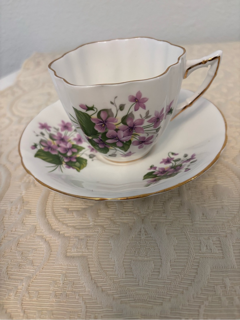 Vintage Royal Windsor England Scalloped Gold Violets Tea Cup Saucer Bone China